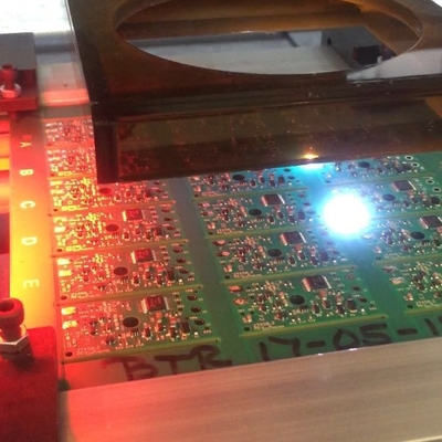 Çevrimdışı Lazer PCB Panel Ayrıcı 0.02 Hassaslık 335mm