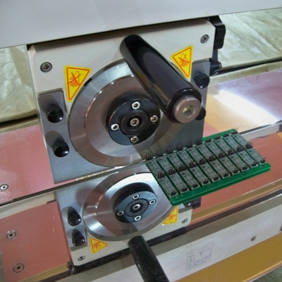 Doğru ve Ekonomik El PCB Kesme Makinesi Kesme Kalınlığı 0.6 ~ 3.5 mm