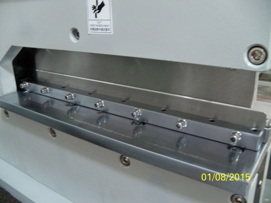 Düzenlenebilir bıçaklar ve kapasite sayacı ile çabasız PCB V kesme makinesi
