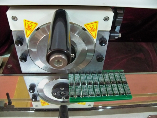 110V PCB Kartı Yapma Makinesi, 0.6mm Kalınlık PCB Ayırıcı Makinesi, PCB Depaneling