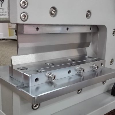 Çabasız ve tutarlı bir şekilde panelleri çıkarmak için otomatik PCB V kesme makinesi