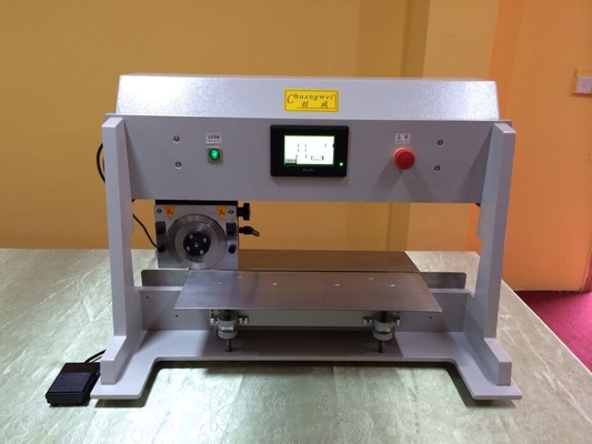 Kırpma gerginliğini en aza indirmek için PCB ayırıcı makinesi