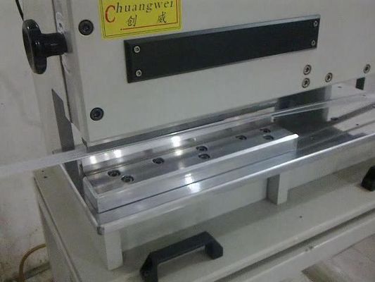 Alüminyum Altyapısı için PCB V Kesme Makinesi 220V RUV Pnömatik