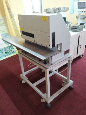 GMC L780mm Motorlu Doğrusal Bıçak PCB V Kesme Makinesi / Pcb Kesme Kesici