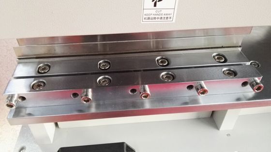 İki Keskin Doğrusal Bıçaklı 2.0mm FR4 Kurulu PCB V Kesme Makinesi