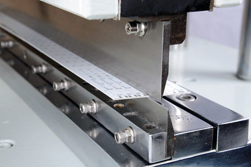 Kapasite Karşı fonksiyonu ile Pnömatik V-Groove PCB Kesme Makinesi SMTfly-480J