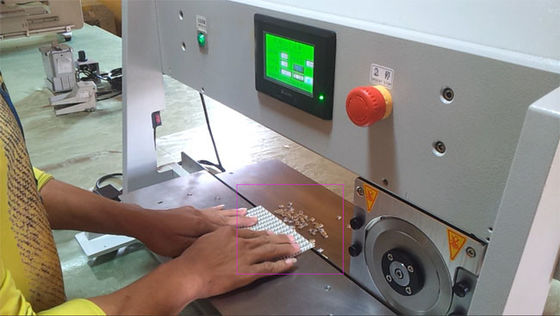 Anahtar Kartı için L500mm 300mm/S Pcb Depaneling V-cut Makinesi